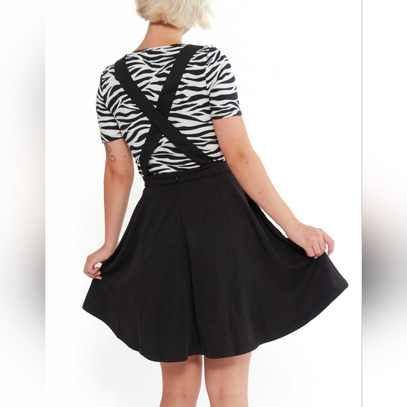 Pinafore dress with pockets - Picture 6 of 11